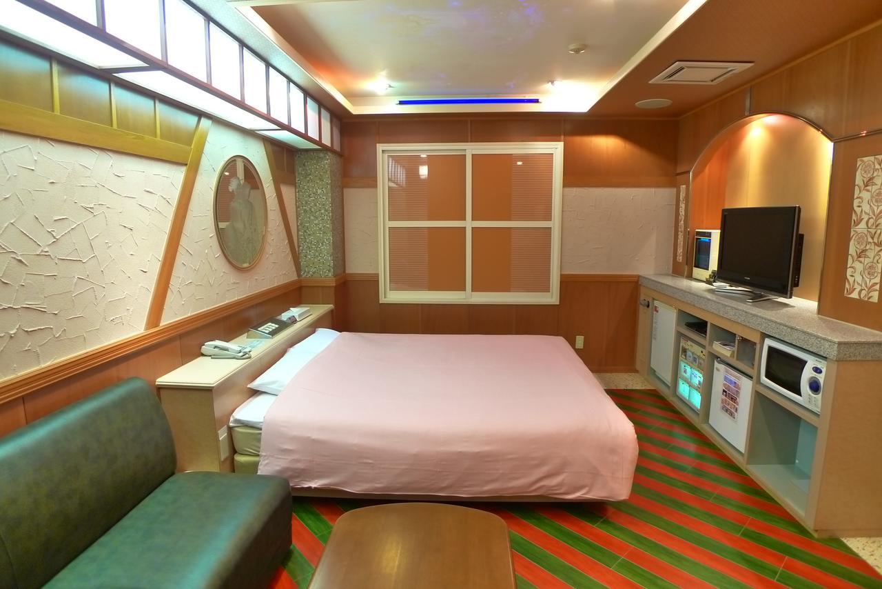 Resort Inn Golf Gotemba (Adults Only) Екстер'єр фото
